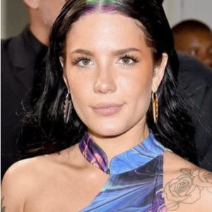 Blog posts Halsey at the MTV VMAs wearing Gold and Silver Saber Earrings