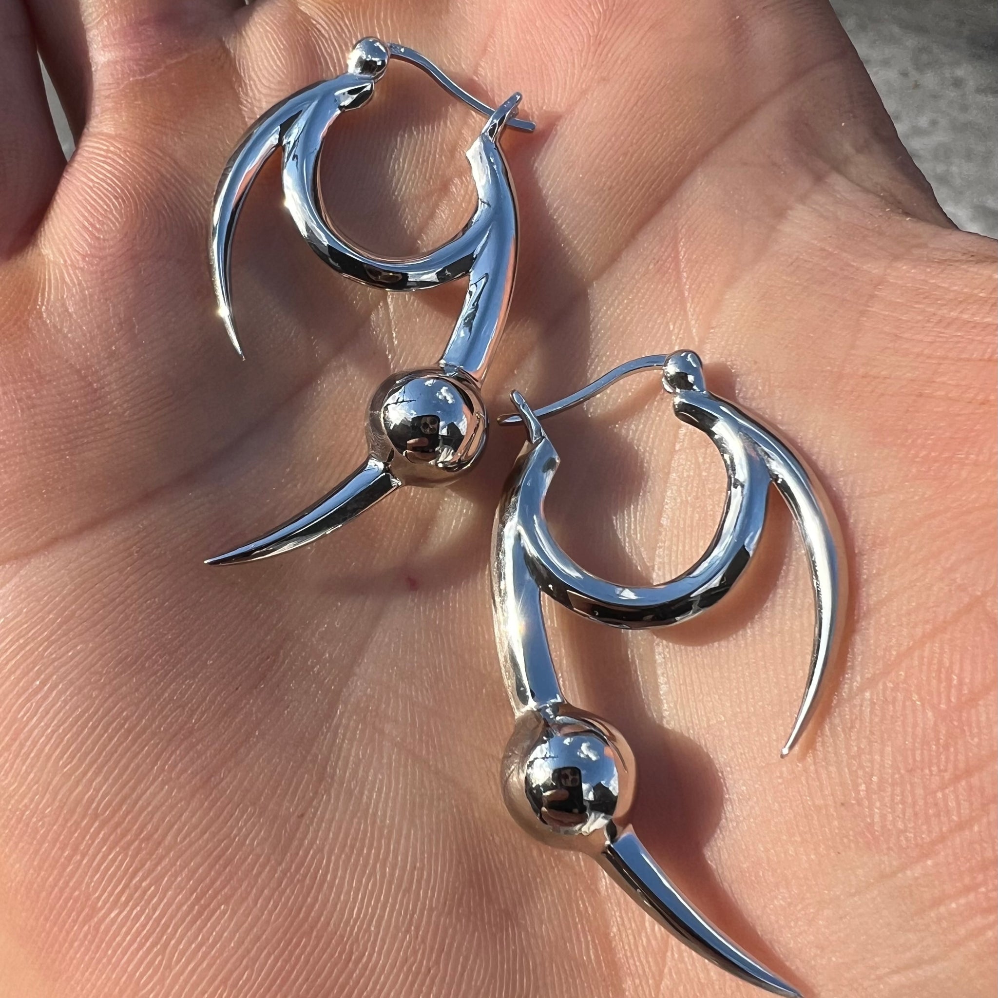 BABY CLAW EARRING ( BRASS )