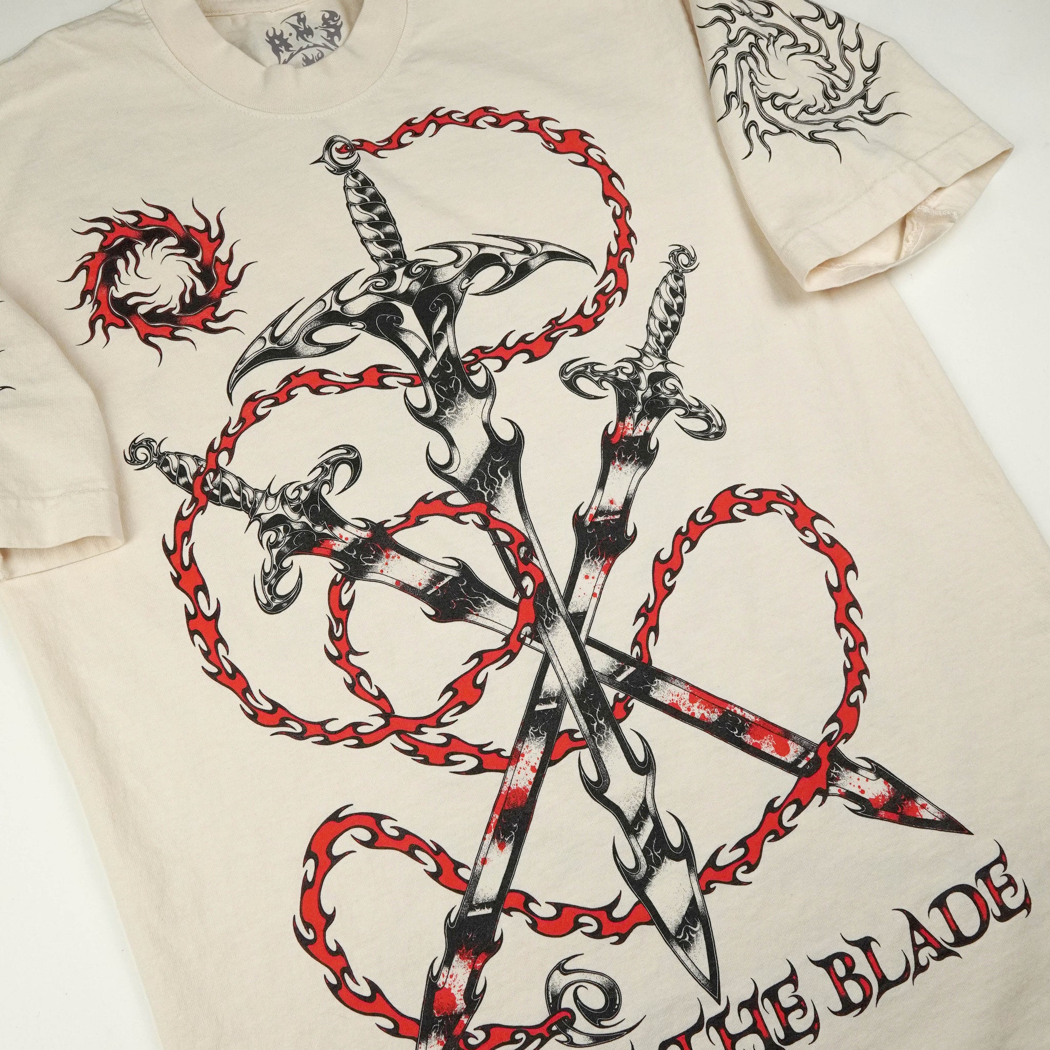 TWIST THE BLADE SHORT SLEEVE ( RED INK )