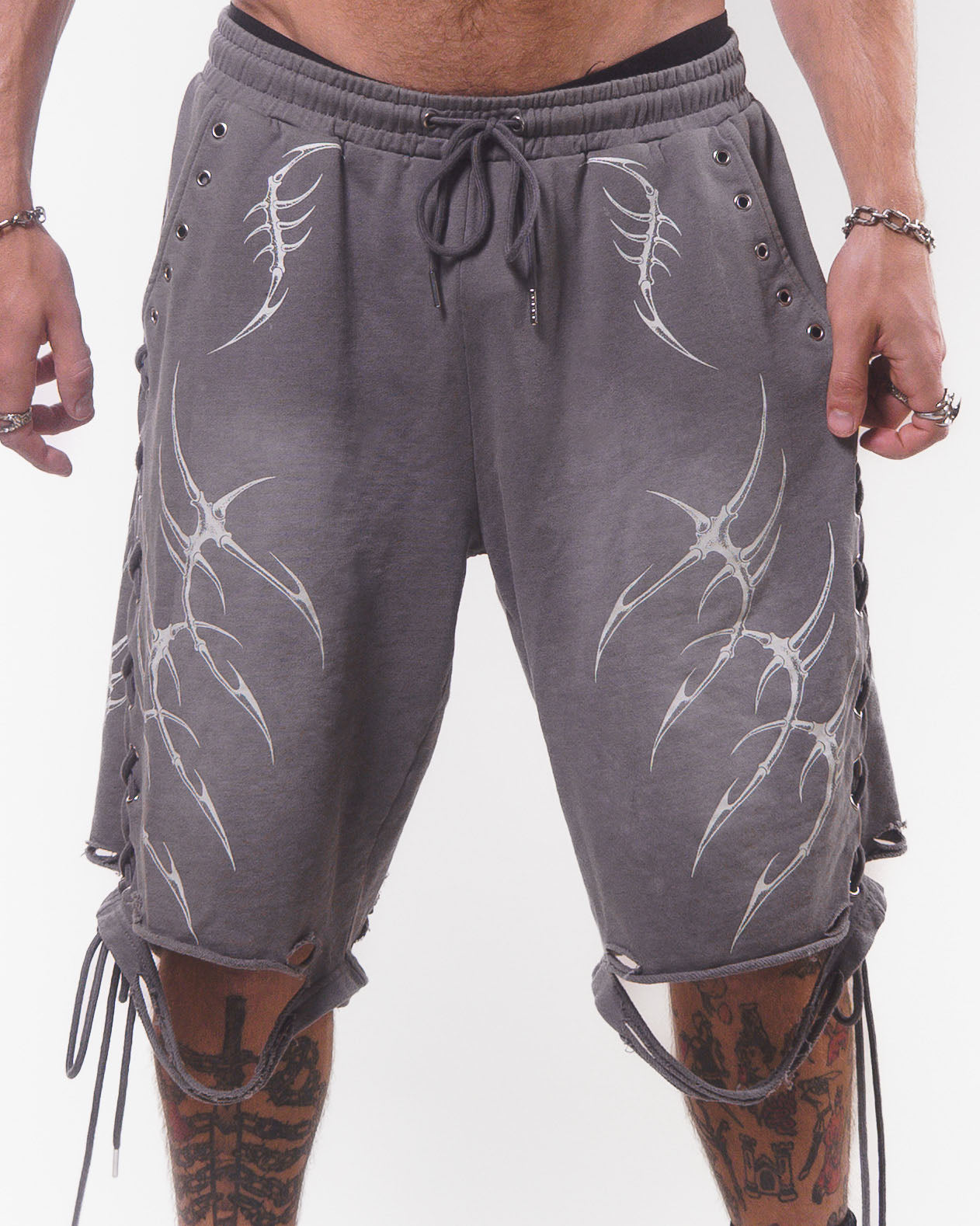 LACED WING SHORTS ( WASHED GREY )