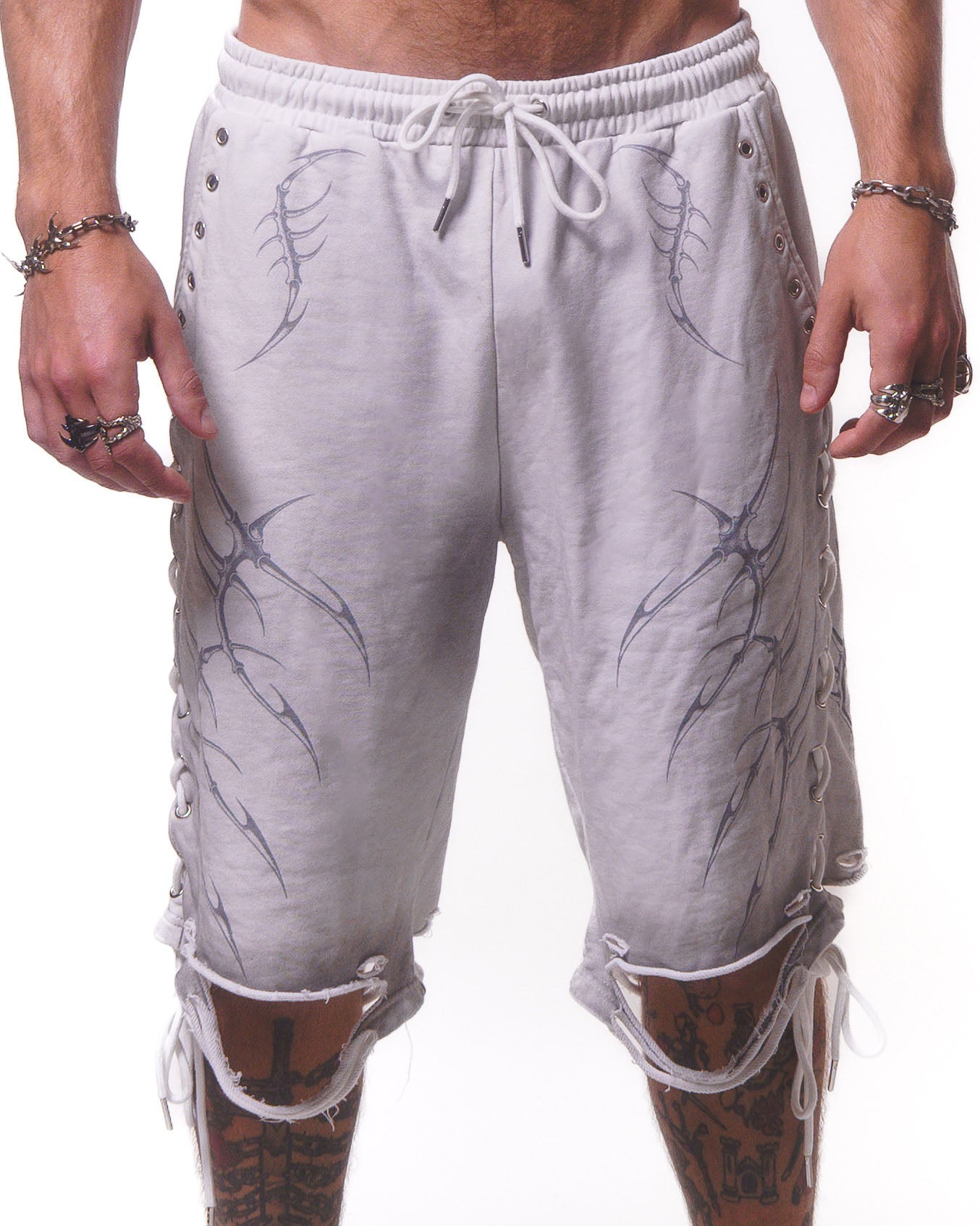LACED WING SHORTS ( ASHED WHITE )