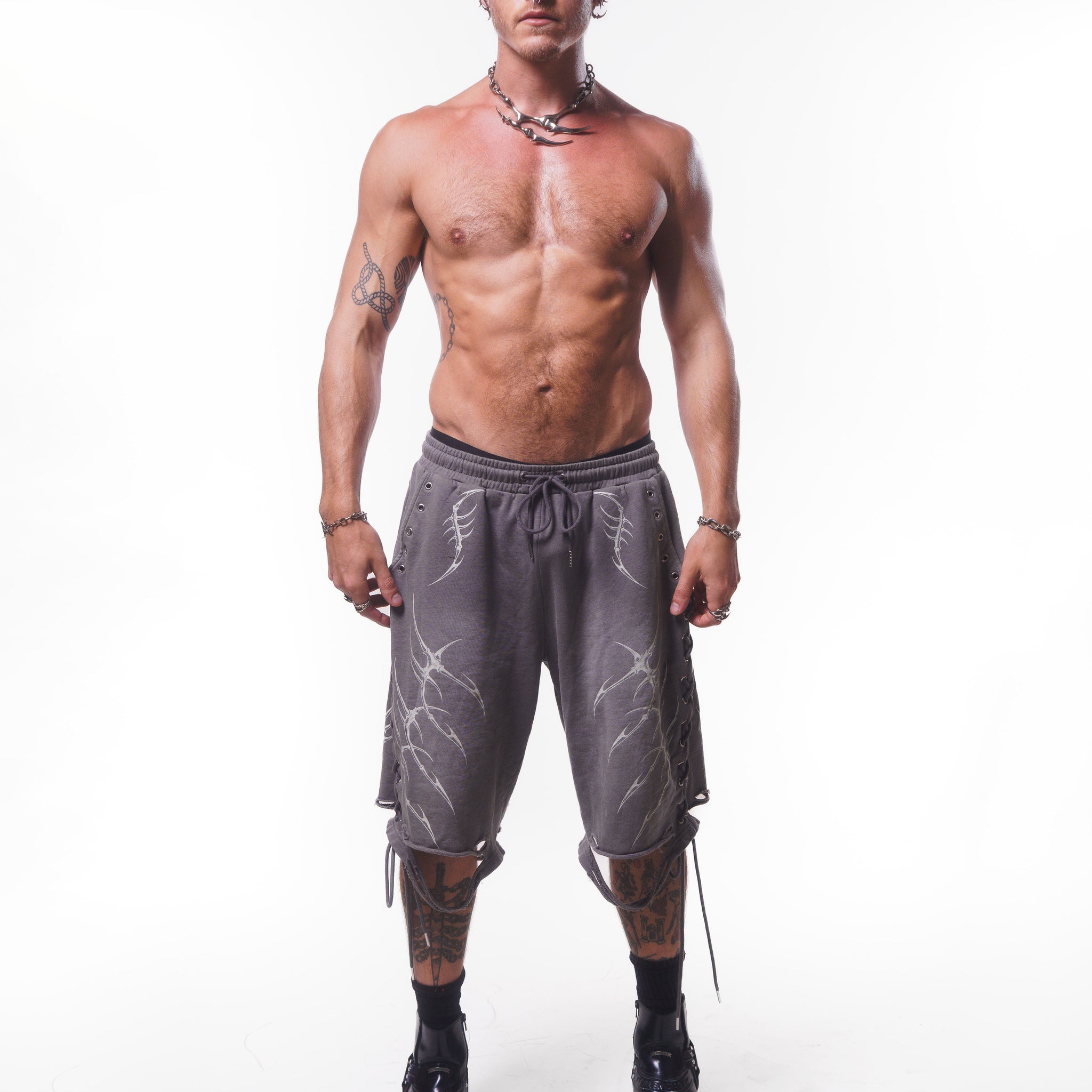 LACED WING SHORTS ( WASHED GREY )